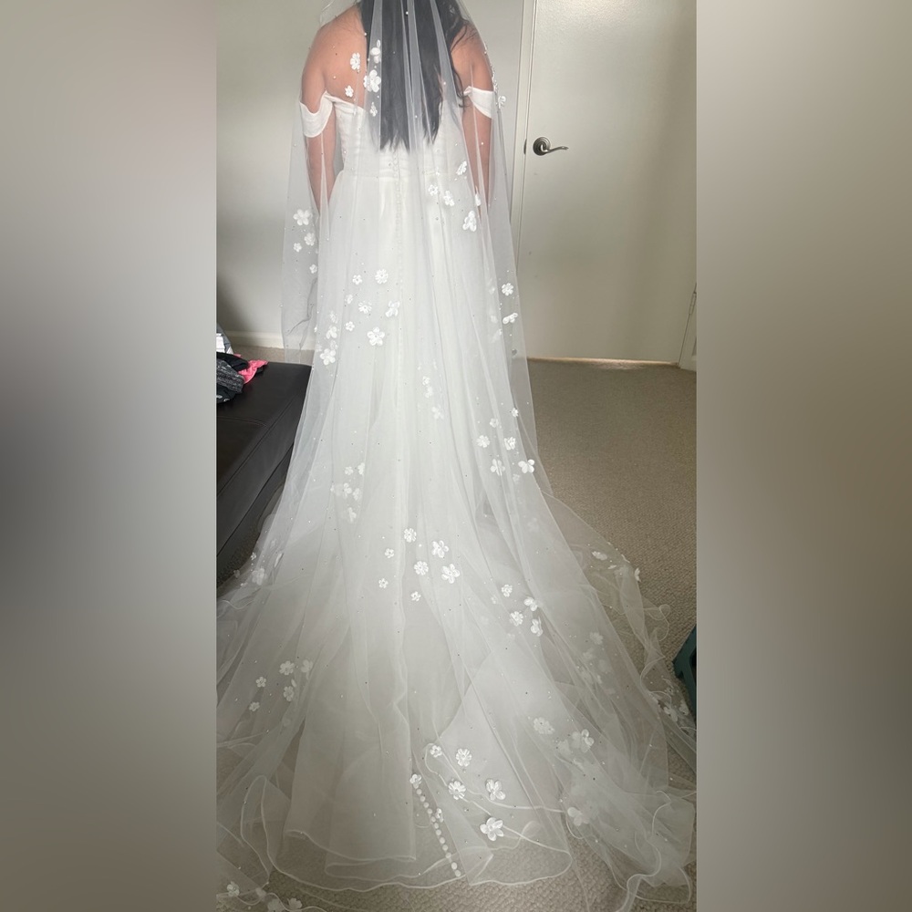 Elegant White Floral Wedding Veil